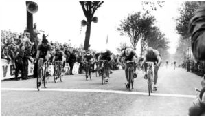 1952. WK Luxemburg. Eindsprint. Rechts Piet van de Brekel, links Ciancola.